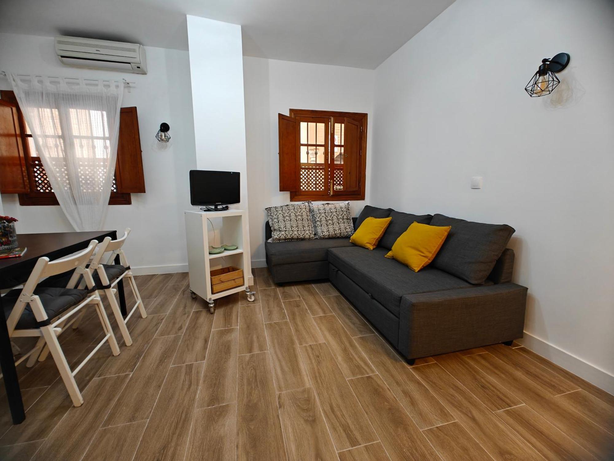 Centro Sevilla, El Arenal — Photos 2
